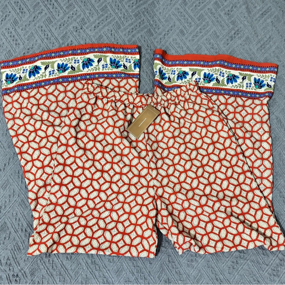 Francesca's Collections Red and White Geometric Shorts